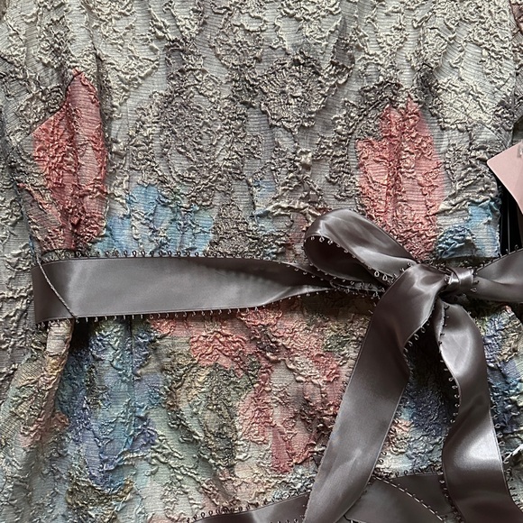 NWT Adrianna Papell Matelasse Column Gown - Cream Floral | 10 - Picture 7 of 9